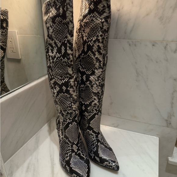 Kenneth Cole Boots - Picture 2 of 5